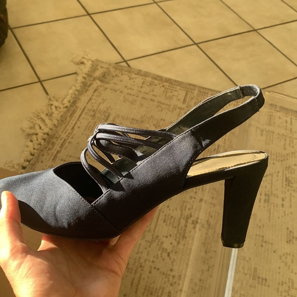 Navy blue impo heels size 9 - Picture 2 of 2